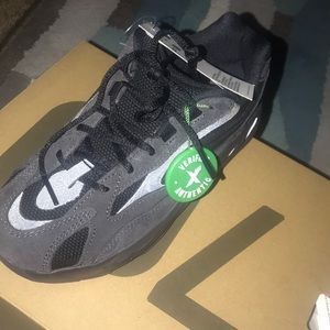 Yeezy 700V2 kids size 2 authentic!!!